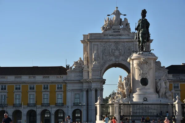 Rua Augusta Arch na Praca do Comercio em Lisboa, Portugal — Fotografia de Stock