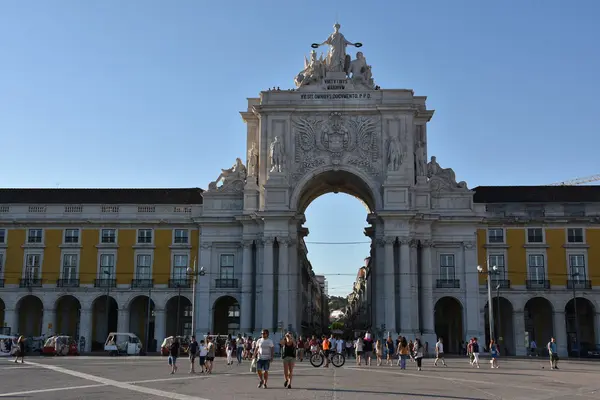 Rua Augusta kemer Praça yapmak Comercio Lizbon, Portekiz — Stok fotoğraf