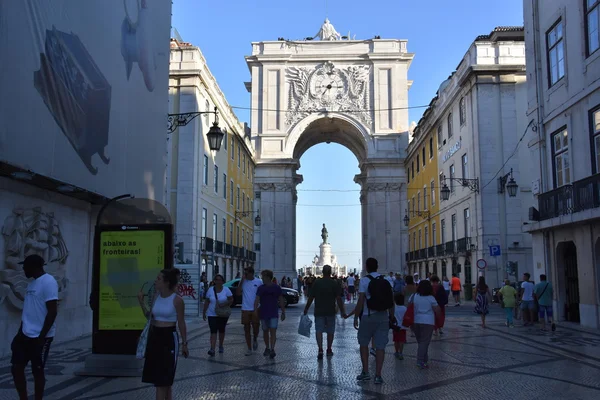 Rua Augusta Arch in Praca do Comercio in Lissabon, Portugal — Stockfoto