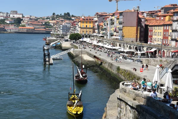 Oporto, sobre el río Duero, en Portugal — Foto de Stock