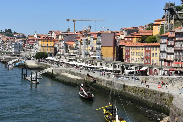 Porto, aan de rivier de Douro, in Portugal — Stockfoto