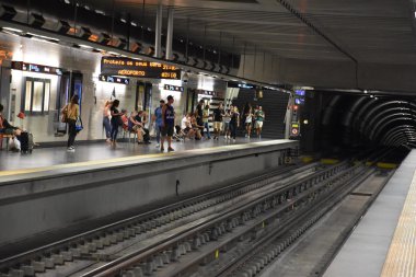 LISBON, PORTUGAL - 22 AUG: Lisobn, Portekiz Metro Tren İstasyonu, 22 Ağustos 2016.