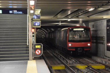 LISBON, PORTUGAL - 22 AUG: Lisobn, Portekiz Metro Tren İstasyonu, 22 Ağustos 2016.