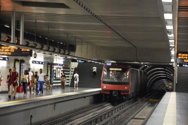 LISBON, PORTUGAL - 22 AUG: Lisobn, Portekiz Metro Tren İstasyonu, 22 Ağustos 2016.