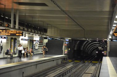 LISBON, PORTUGAL - 22 AUG: Lisobn, Portekiz Metro Tren İstasyonu, 22 Ağustos 2016.