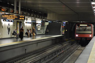LISBON, PORTUGAL - 22 AUG: Lisobn, Portekiz Metro Tren İstasyonu, 22 Ağustos 2016.