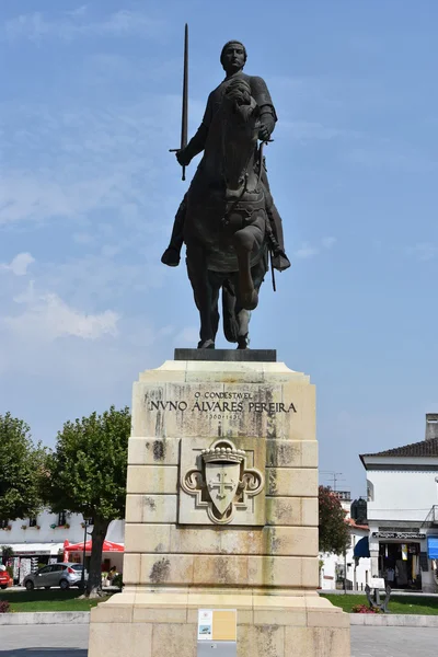 A Dom Nuno Alvares Pereira, a Batalha kolostor Portugáliában lovas szobra — Stock Fotó