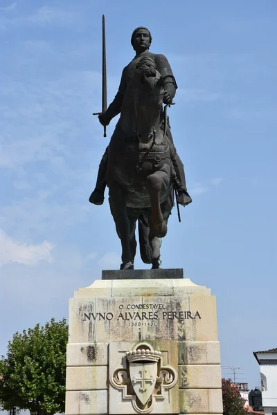 Statue équestre de Dom Nuno Alvares Pereira au monastère de Batalha au Portugal — Photo