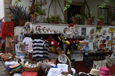 Obidos, Portekiz - Ağustos 24: Şehir Obidos Portekiz'de, 24 Ağustos 2016 üzerinde görüldüğü gibi. İyi korunmuş bir ortaçağ mimarisi örneği kalır; sokakları, meydanları, duvarlar ve onun kale popüler bir turizm vardır.