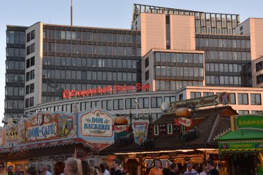 Almanya'nın Hamburg kentinde adil Hamburger Dom