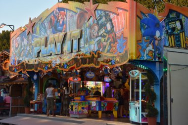 Almanya'nın Hamburg kentinde adil Hamburger Dom