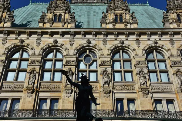 Hamburgo Rathaus (Ayuntamiento o Ayuntamiento) en Alemania —  Fotos de Stock