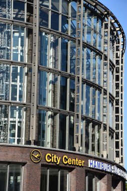 Hamburg, Almanya - 27 Ağustos: Görünüm olarak 27 Ağustos 2016 üzerinde görülen Hamburg. Hamburg Almanya ikinci büyük kenti olup Avrupa Birliği'nde sekizinci en büyük şehir.