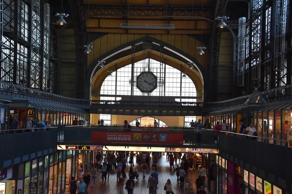 Hauptbahnhof in Hamburg, Duitsland — Stockfoto