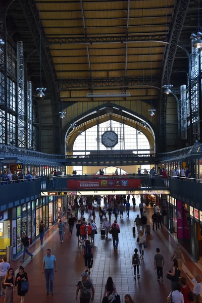 Hauptbahnhof i Hamburg, Tyskland — Stockfoto