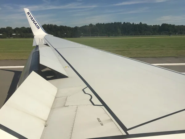 Ryanair plane in Lisbon, Portugal — Stock Photo, Image