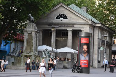 Hamburg, Almanya - 27 Ağustos: Görünüm olarak 27 Ağustos 2016 üzerinde görülen Hamburg. Hamburg Almanya ikinci büyük kenti olup Avrupa Birliği'nde sekizinci en büyük şehir.