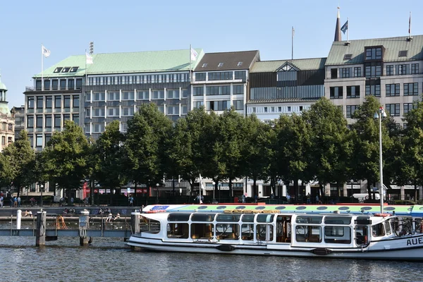 Barche sul Lago di Alster in Hamburg, Germania — Foto Stock