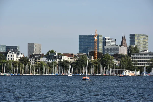 Barche sul Lago di Alster in Hamburg, Germania — Foto Stock