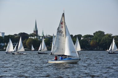 Gemilerde Gölü Alster, Hamburg, Almanya