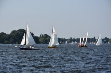 Gemilerde Gölü Alster, Hamburg, Almanya