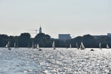 Gemilerde Gölü Alster, Hamburg, Almanya