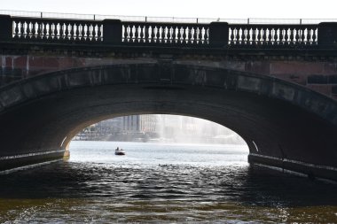 Köprüde Gölü Alster, Hamburg, Almanya