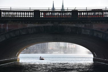 Köprüde Gölü Alster, Hamburg, Almanya