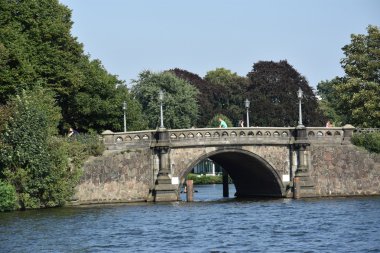 Köprüde Gölü Alster, Hamburg, Almanya