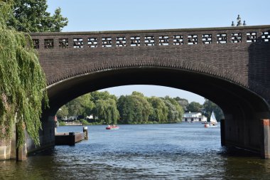Köprüde Gölü Alster, Hamburg, Almanya