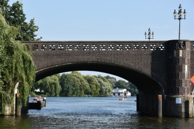 Köprüde Gölü Alster, Hamburg, Almanya