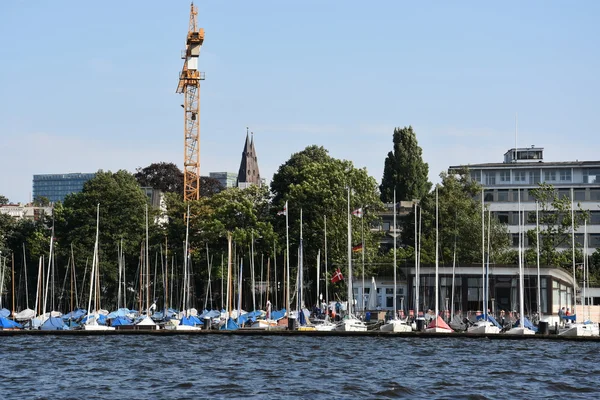 Boote auf der Alster in Hamburg, Deutschland — Stockfoto