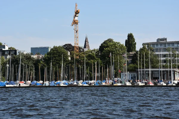 Boote auf der Alster in Hamburg, Deutschland — Stockfoto