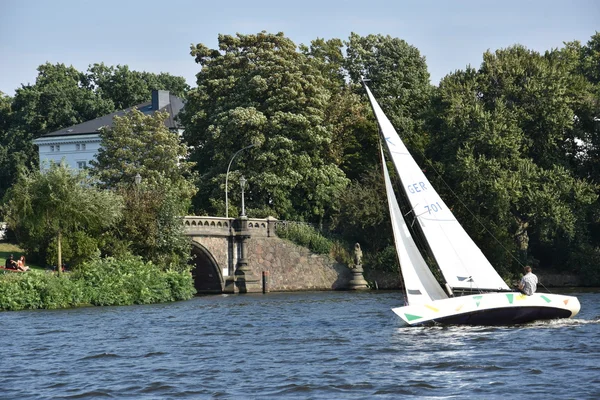 Boote auf der Alster in Hamburg, Deutschland — Stockfoto