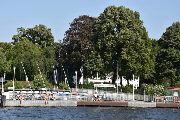 Barcos no Lago Alster em Hamburgo, Alemanha — Fotografia de Stock