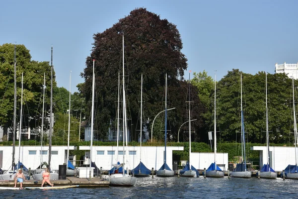 Boote auf der Alster in Hamburg, Deutschland — Stockfoto