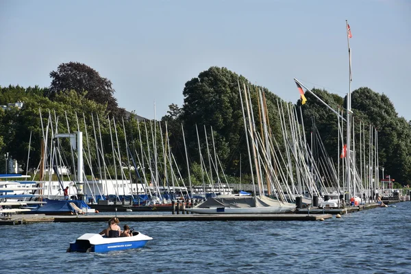 Gemilerde Gölü Alster, Hamburg, Almanya
