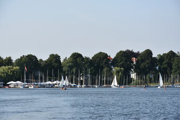 Gemilerde Gölü Alster, Hamburg, Almanya