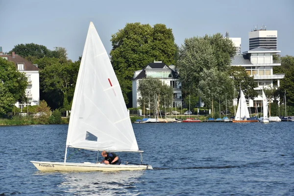Gemilerde Gölü Alster, Hamburg, Almanya
