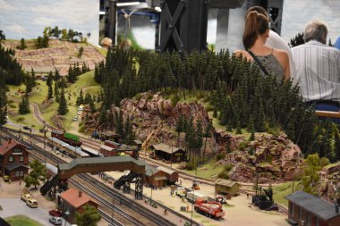 Hamburg, Almanya - 27 Ağustos: Hamburg, Almanya 27 Ağustos 2016 üzerinde görüldüğü gibi minyatür Wunderland. Bu bir model tren cazibe ve kendi türünde dünyanın en büyüğü olduğunu.