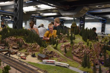 Hamburg, Almanya - 27 Ağustos: Hamburg, Almanya 27 Ağustos 2016 üzerinde görüldüğü gibi minyatür Wunderland. Bu bir model tren cazibe ve kendi türünde dünyanın en büyüğü olduğunu.