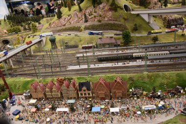 Hamburg, Almanya - 27 Ağustos: Hamburg, Almanya 27 Ağustos 2016 üzerinde görüldüğü gibi minyatür Wunderland. Bu bir model tren cazibe ve kendi türünde dünyanın en büyüğü olduğunu.
