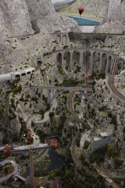 Hamburg, Almanya - 27 Ağustos: Hamburg, Almanya 27 Ağustos 2016 üzerinde görüldüğü gibi minyatür Wunderland. Bu bir model tren cazibe ve kendi türünde dünyanın en büyüğü olduğunu.