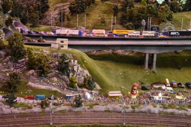 Hamburg, Almanya - 27 Ağustos: Hamburg, Almanya 27 Ağustos 2016 üzerinde görüldüğü gibi minyatür Wunderland. Bu bir model tren cazibe ve kendi türünde dünyanın en büyüğü olduğunu.