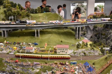 Hamburg, Almanya - 27 Ağustos: Hamburg, Almanya 27 Ağustos 2016 üzerinde görüldüğü gibi minyatür Wunderland. Bu bir model tren cazibe ve kendi türünde dünyanın en büyüğü olduğunu.