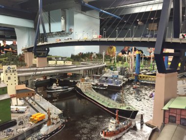 Hamburg, Almanya - 27 Ağustos: Hamburg, Almanya 27 Ağustos 2016 üzerinde görüldüğü gibi minyatür Wunderland. Bu bir model tren cazibe ve kendi türünde dünyanın en büyüğü olduğunu.