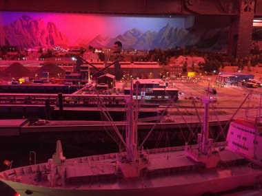 Hamburg, Almanya - 27 Ağustos: Hamburg, Almanya 27 Ağustos 2016 üzerinde görüldüğü gibi minyatür Wunderland. Bu bir model tren cazibe ve kendi türünde dünyanın en büyüğü olduğunu.