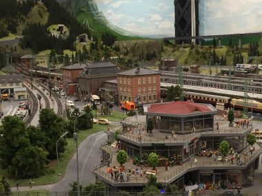 Hamburg, Almanya - 27 Ağustos: Hamburg, Almanya 27 Ağustos 2016 üzerinde görüldüğü gibi minyatür Wunderland. Bu bir model tren cazibe ve kendi türünde dünyanın en büyüğü olduğunu.