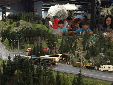 Hamburg, Almanya - 27 Ağustos: Hamburg, Almanya 27 Ağustos 2016 üzerinde görüldüğü gibi minyatür Wunderland. Bu bir model tren cazibe ve kendi türünde dünyanın en büyüğü olduğunu.