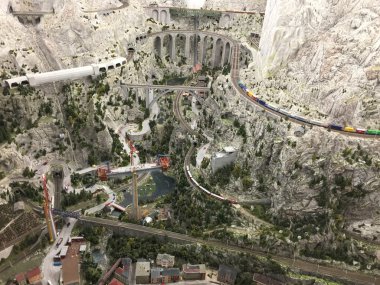 Hamburg, Almanya - 27 Ağustos: Hamburg, Almanya 27 Ağustos 2016 üzerinde görüldüğü gibi minyatür Wunderland. Bu bir model tren cazibe ve kendi türünde dünyanın en büyüğü olduğunu.